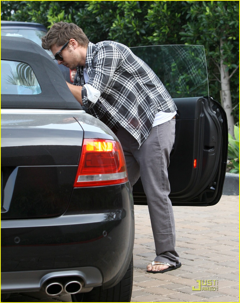 Vanessa Hudgens & Zac Efron are a Kitson Couple