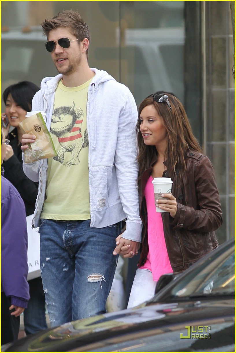 Ashley Tisdale & Scott Speer: Bike Ride Around Vancouver