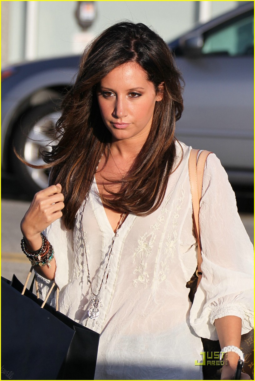 Ashley Tisdale: American Idol Family Night!