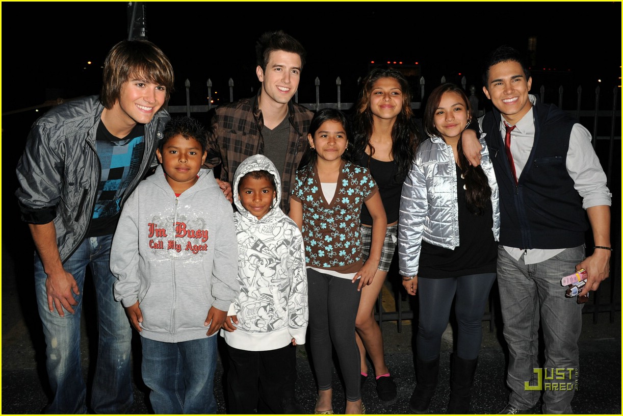 Logan Henderson Pushes Carlos Pena Off The Stage!
