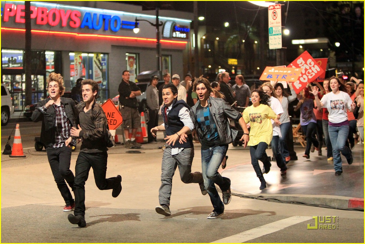 Logan Henderson Pushes Carlos Pena Off The Stage!