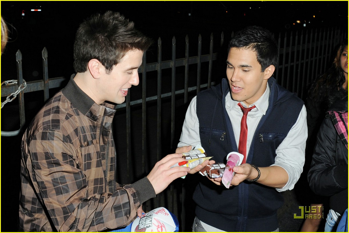 Logan Henderson Pushes Carlos Pena Off The Stage!