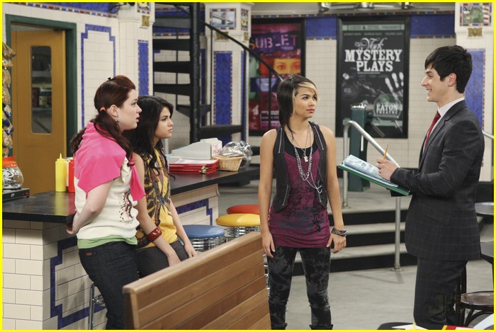 David Henrie is a Third Wheel