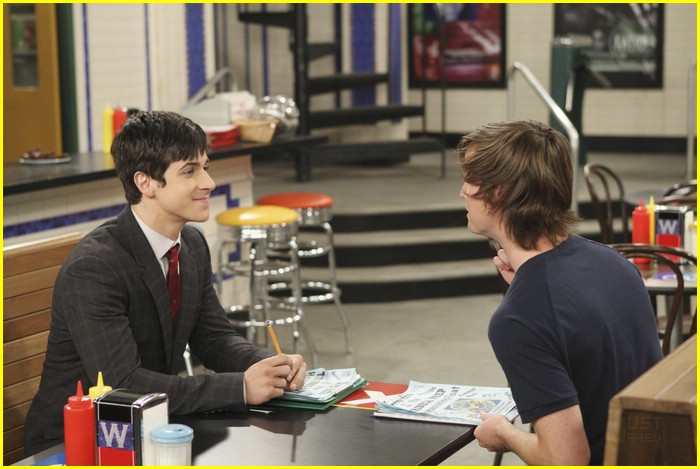 David Henrie is a Third Wheel