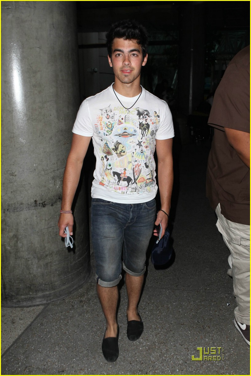 Joe Jonas: Back From Cabo with Cut Offs