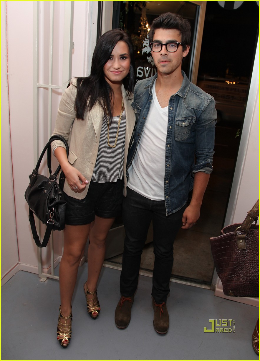 Joe Jonas & Demi Lovato: Revival Vintage Opening!