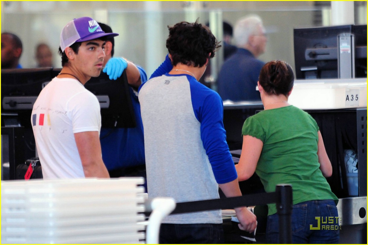 Nick & Joe Jonas are the Blues Brothers