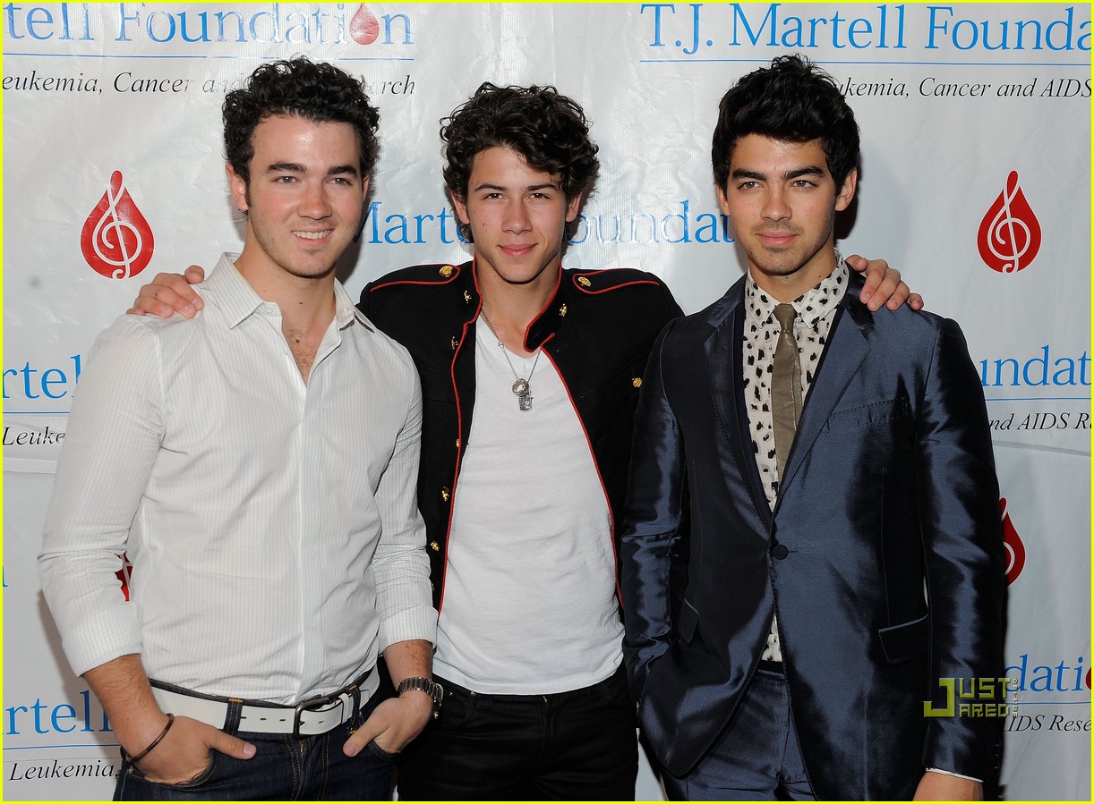 Jonas Brothers: TJ Martell Foundation Family Day!