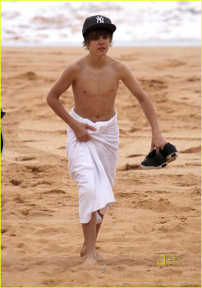 Justin Bieber: No Shirt, Ma!