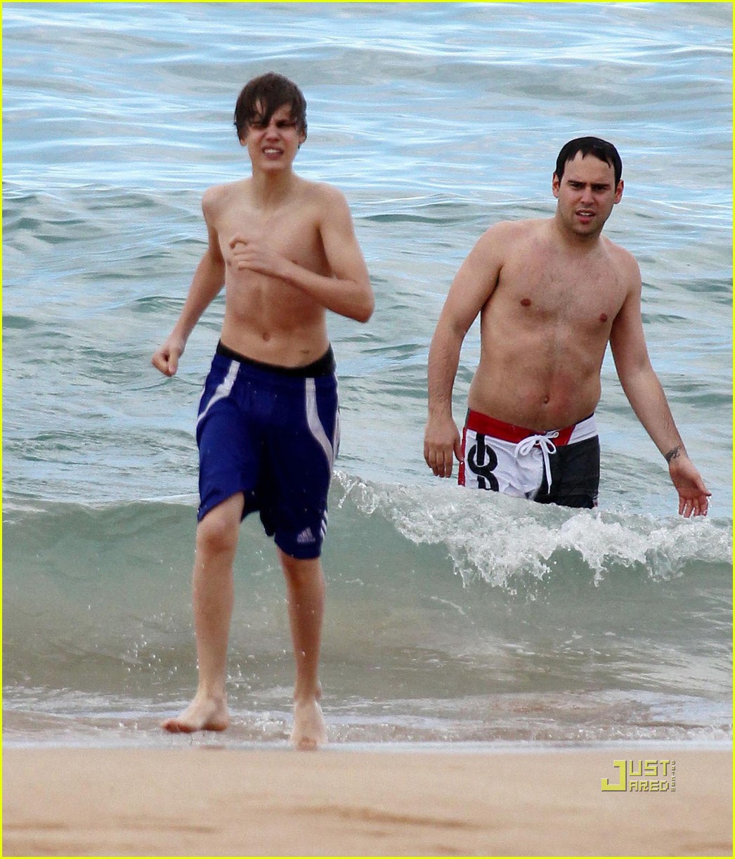 Justin Bieber: No Shirt, Ma!