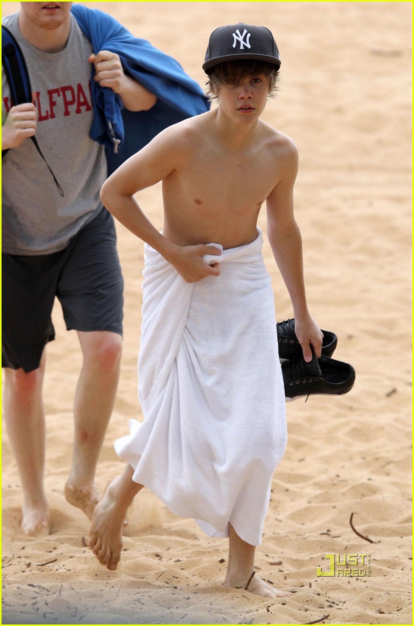 Justin Bieber: No Shirt, Ma!