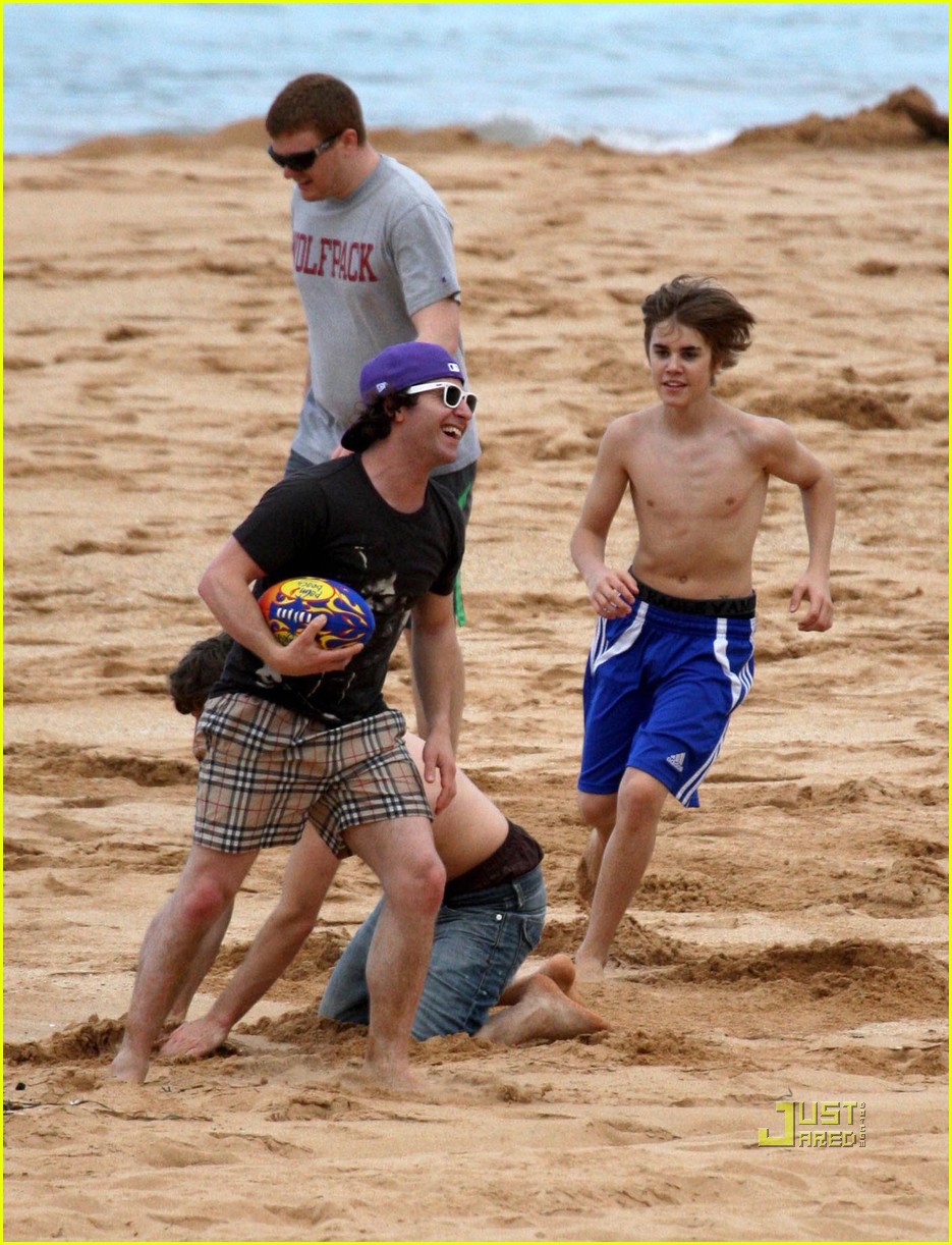 Justin Bieber: No Shirt, Ma!