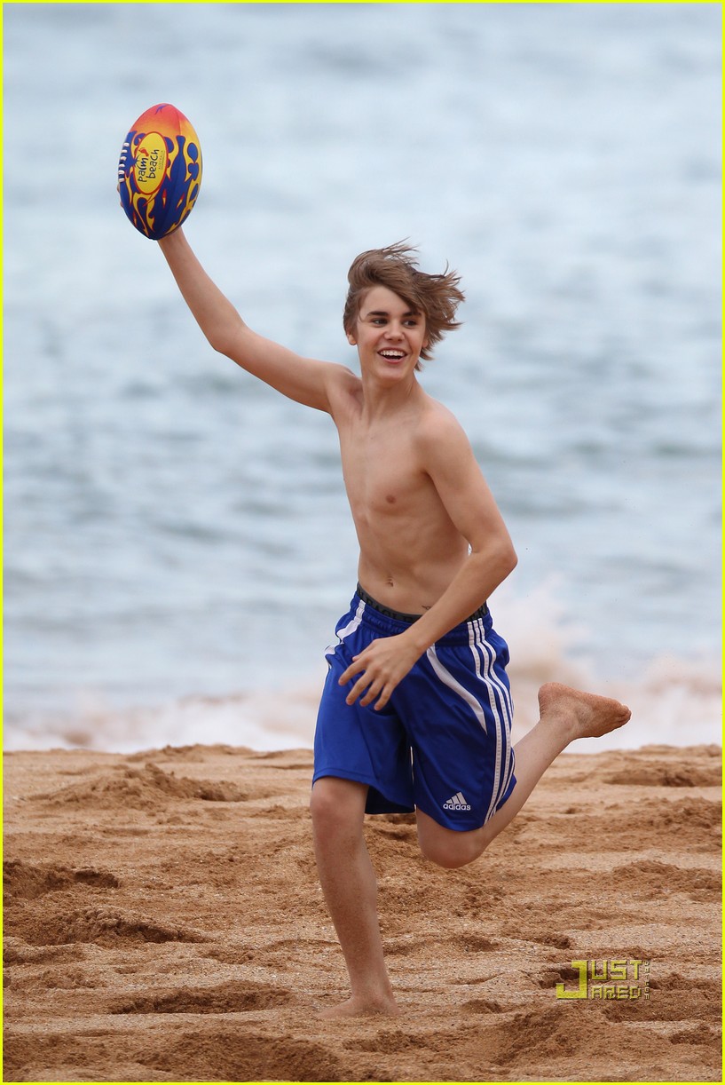Justin Bieber: No Shirt, Ma!