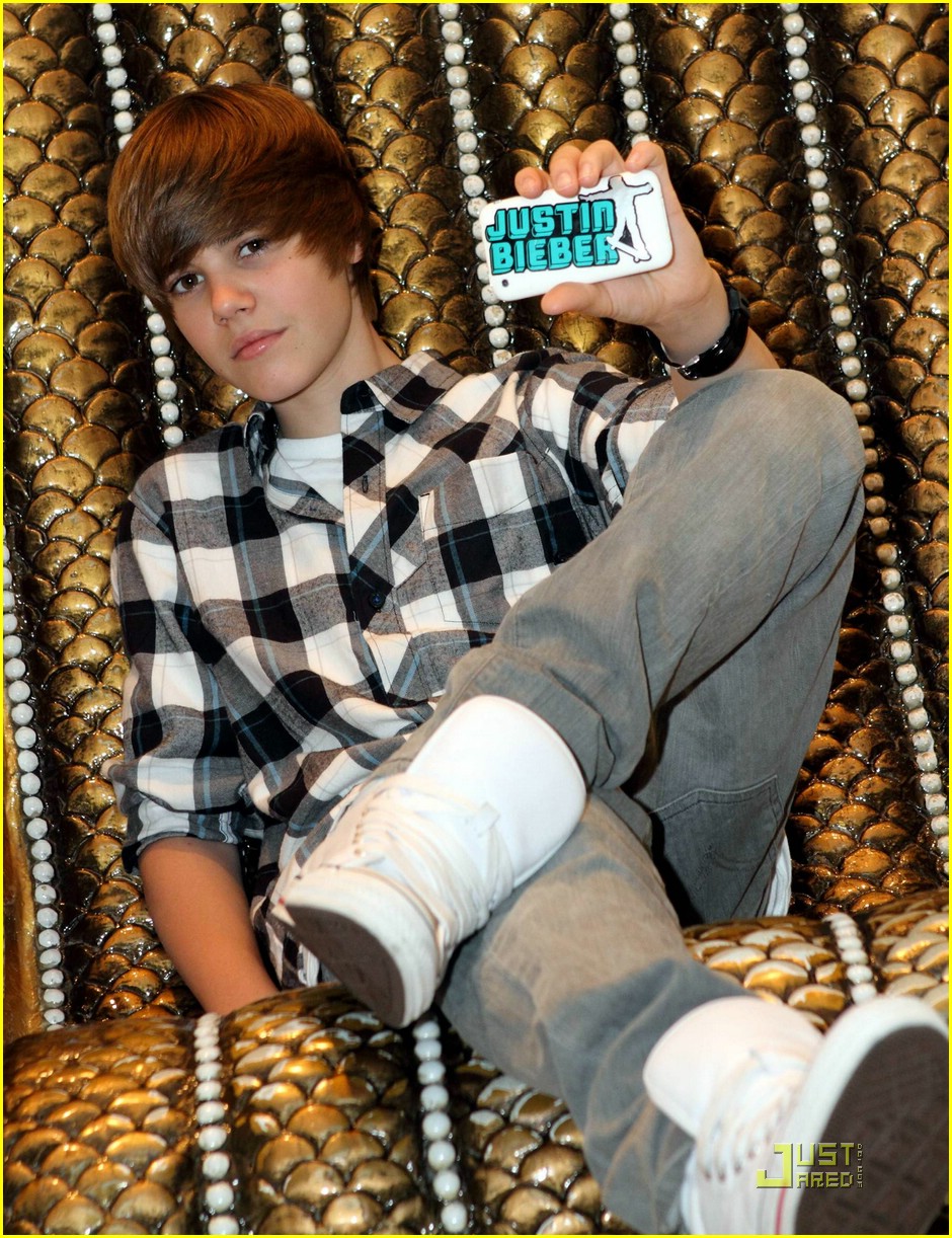 Justin Bieber Finds A Little Bit of Paradise
