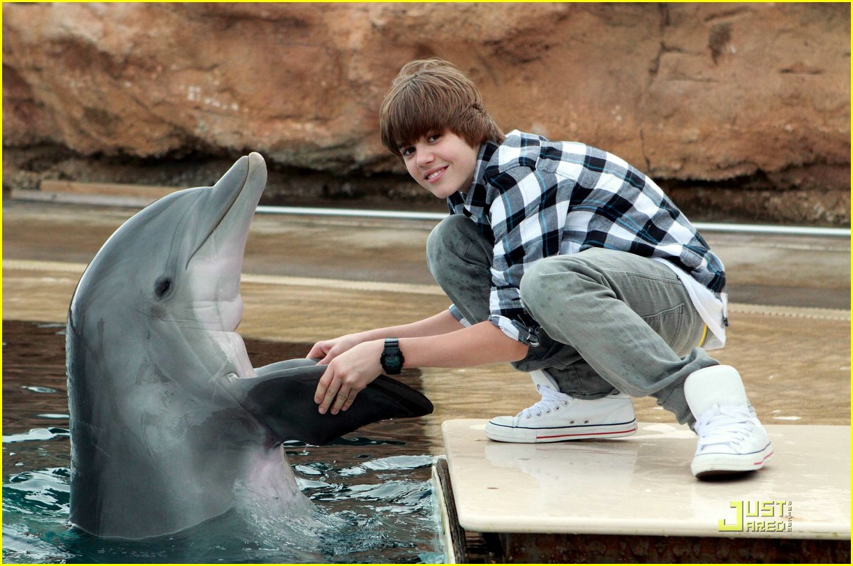Justin Bieber Finds A Little Bit of Paradise