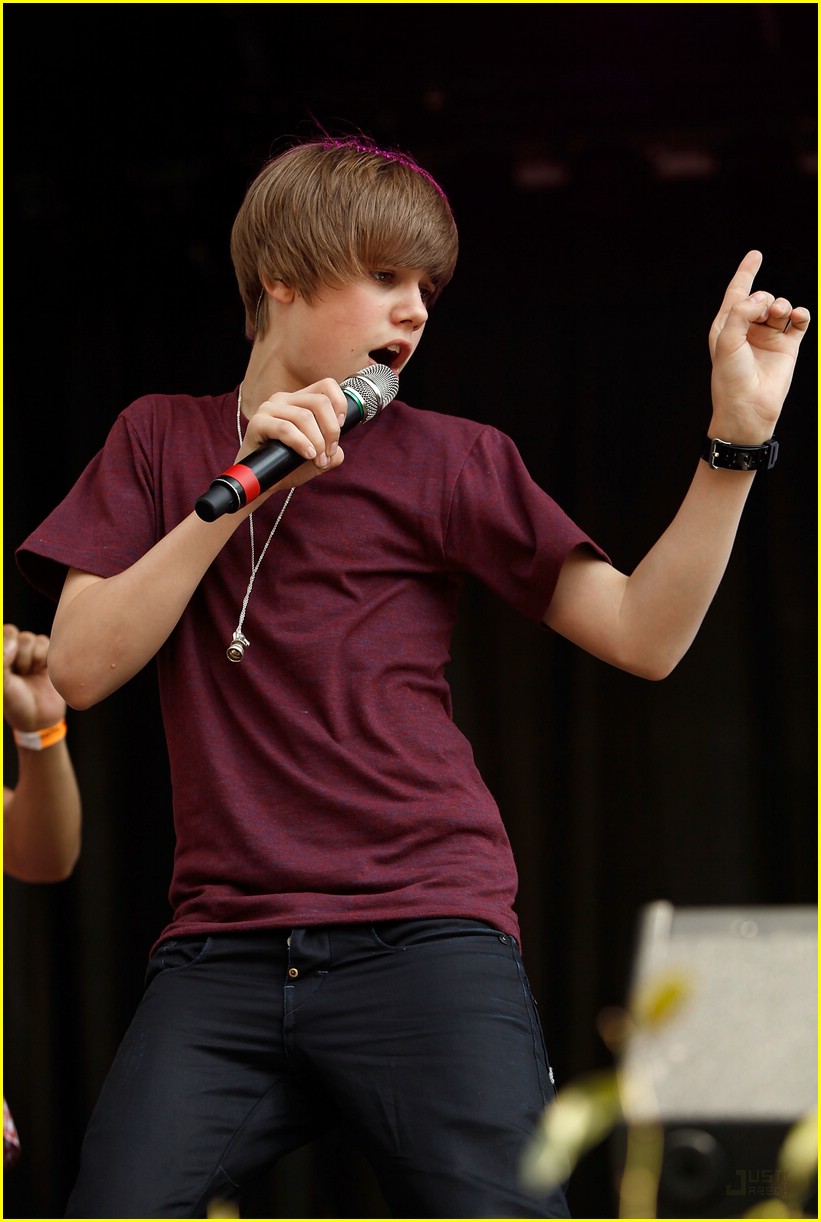Justin Bieber Makes The White House 'Smile'