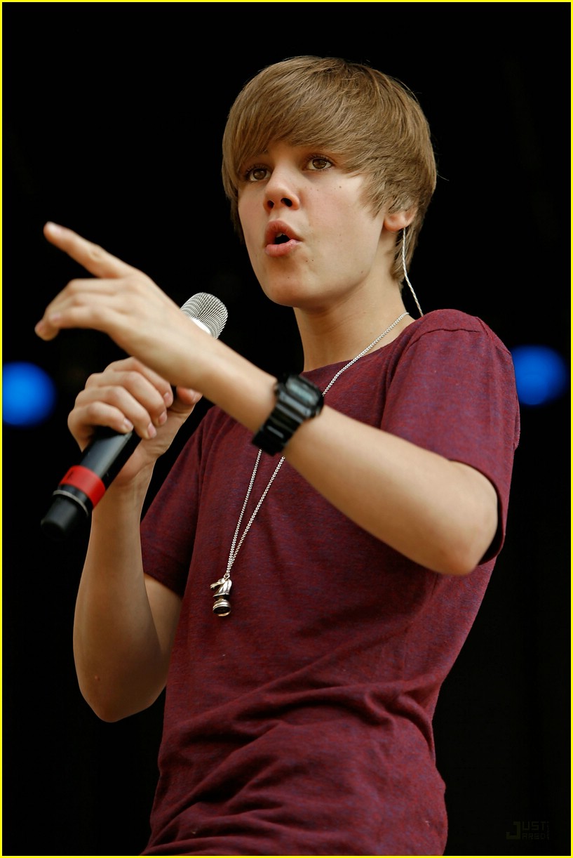 Justin Bieber Makes The White House 'Smile'
