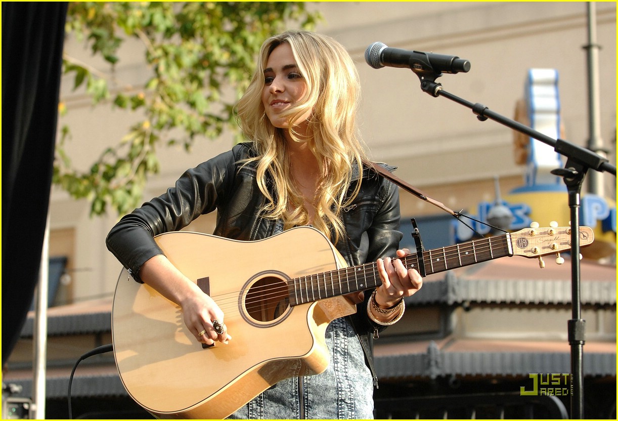 Katelyn Tarver is Grove Gorgeous