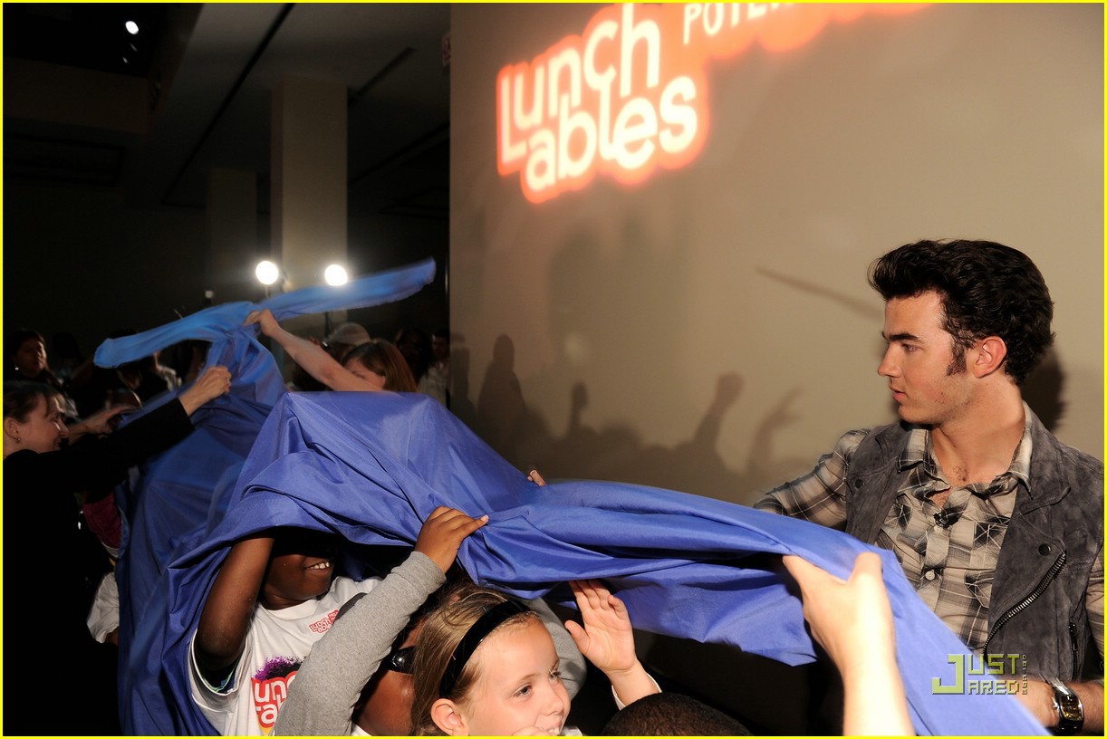 Kevin Jonas: Field Trips For All with Lunchables!