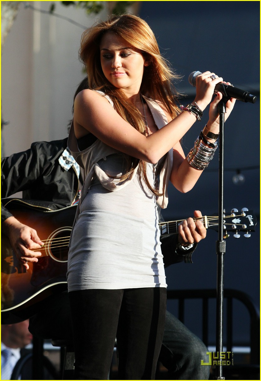 Miley Cyrus Makes A Wish at The Grove