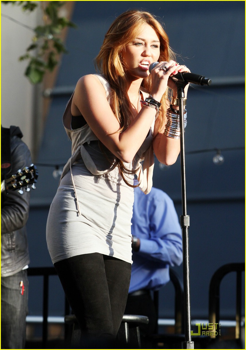 Miley Cyrus Makes A Wish at The Grove