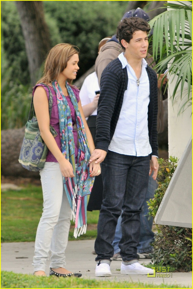 Nick Jonas & Nicole Anderson: Holding Hands on Set!