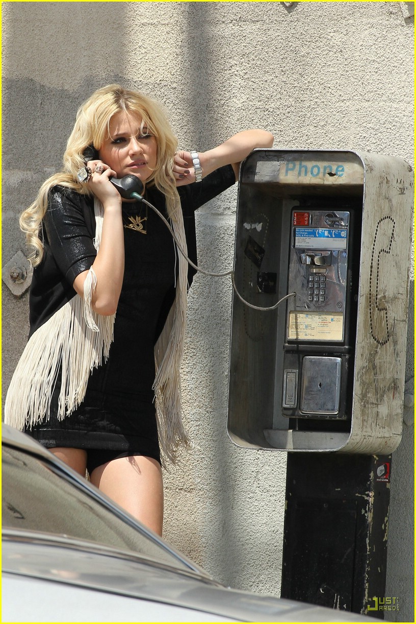 Pixie Lott is a Telephone Talker