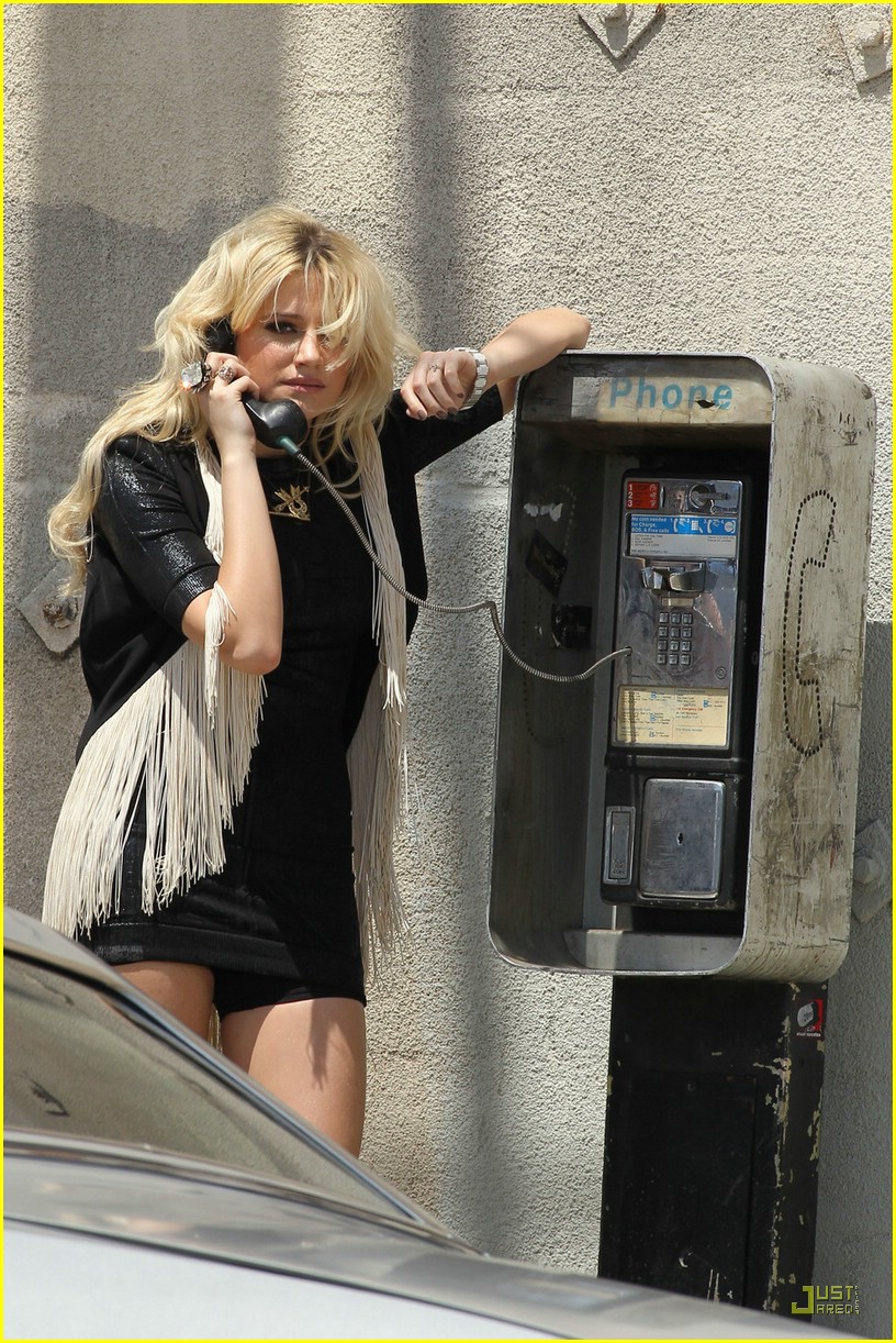 Pixie Lott is a Telephone Talker