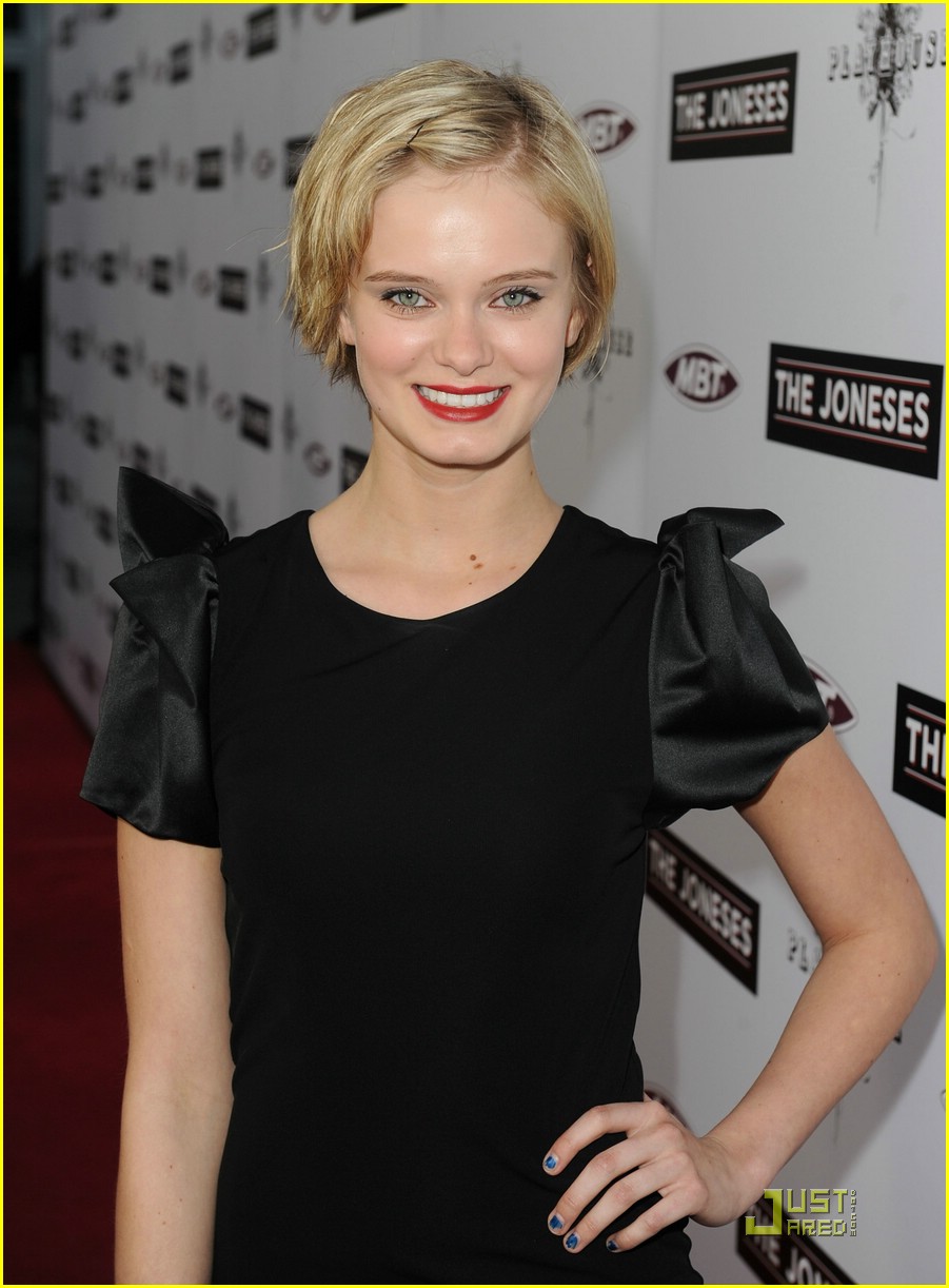 Sara Paxton Keeps Up with the Joneses