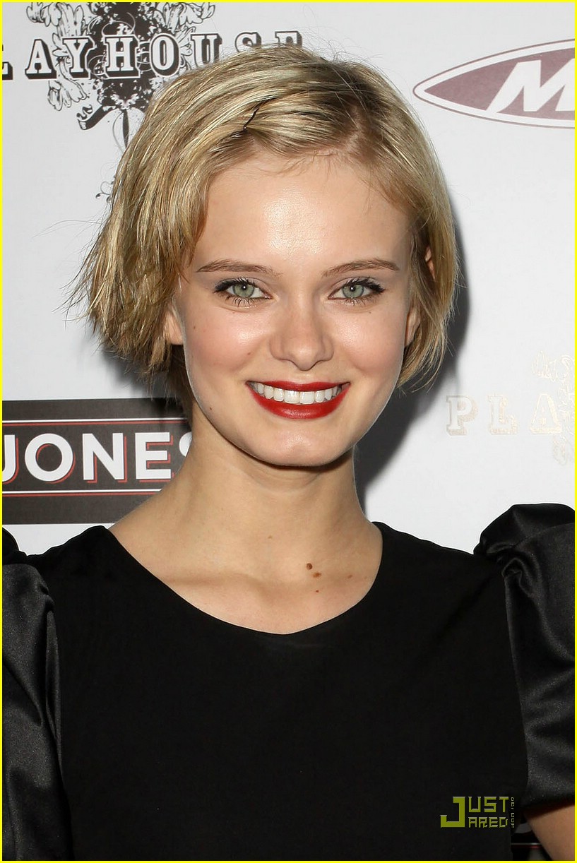 Sara Paxton Keeps Up with the Joneses
