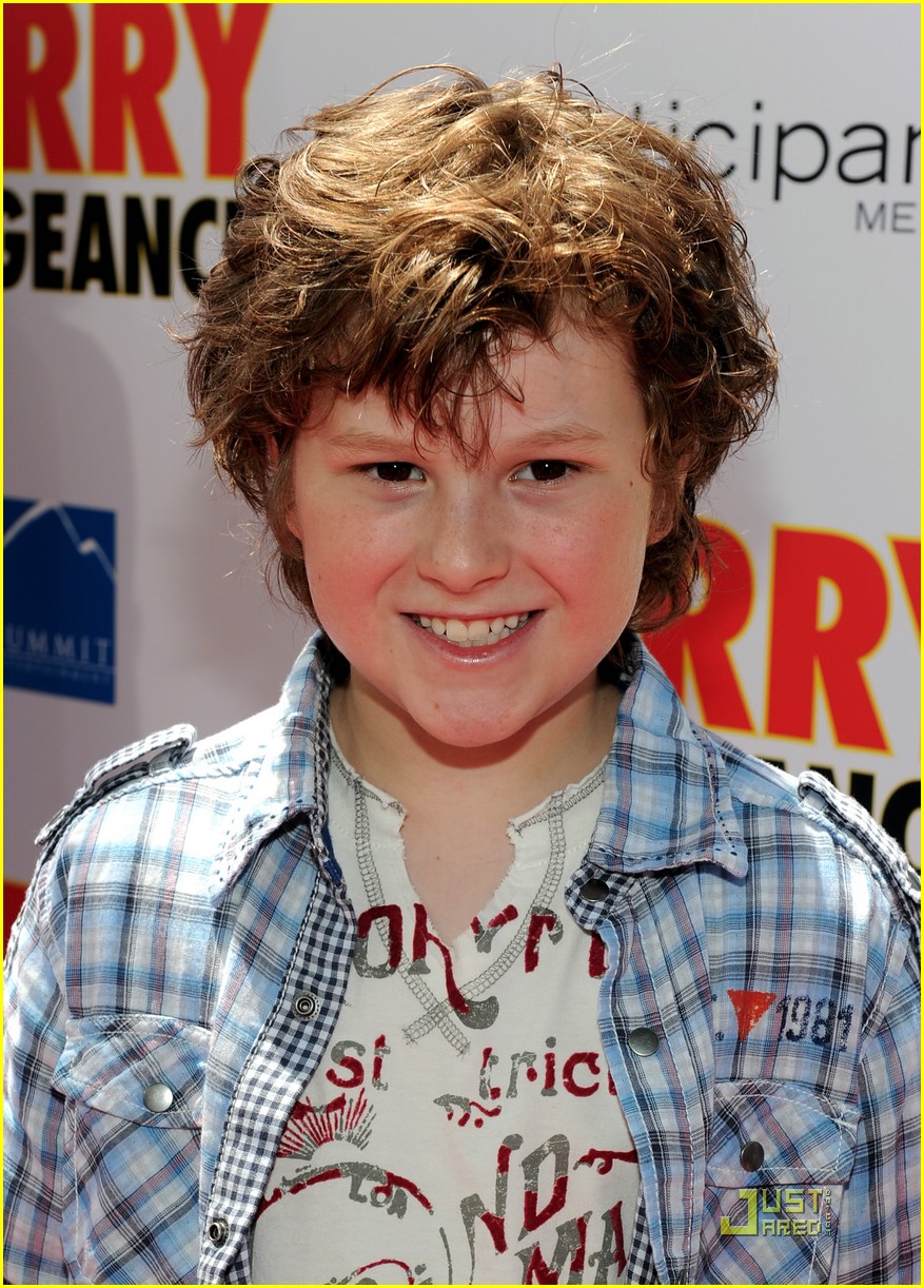 Sarah Hyland: Furry Vengence with Nolan Gould!