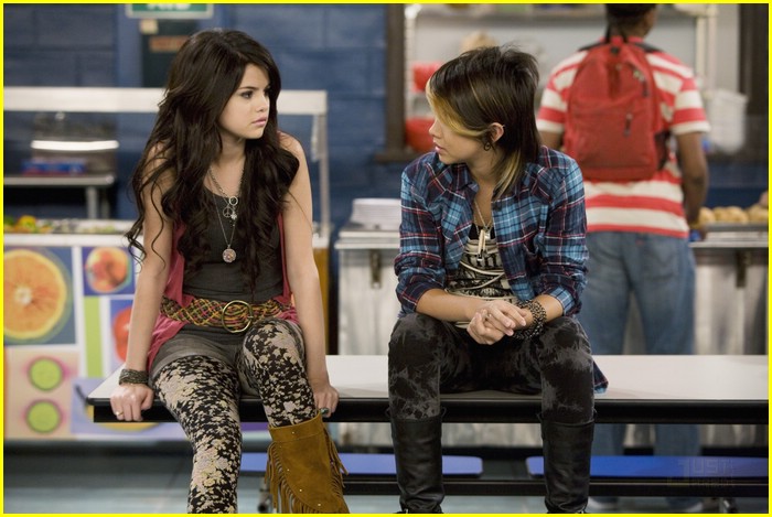 Selena Gomez & Hayley Kiyoko Eat To the Beat