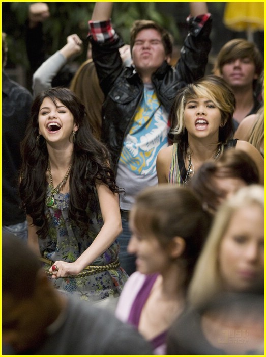 Selena Gomez & Hayley Kiyoko Eat To the Beat