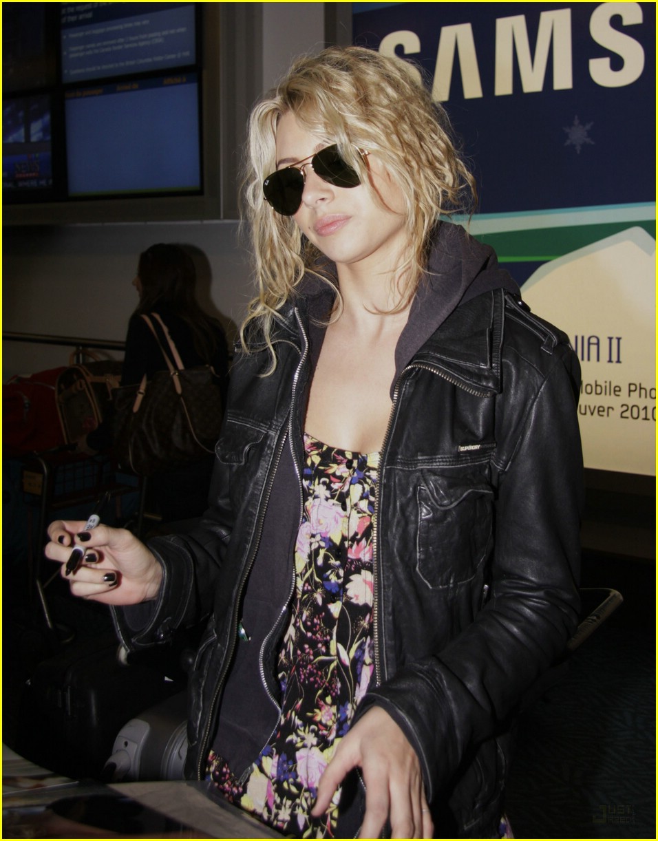 Ashley Tisdale & Aly Michalka: Hellcats In Vancouver