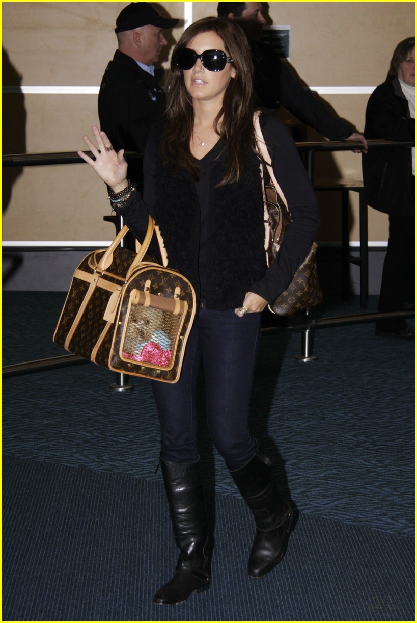 Ashley Tisdale & Aly Michalka: Hellcats In Vancouver
