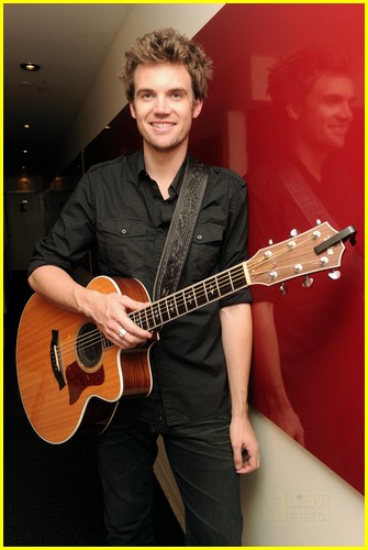 Tyler Hilton Cranks Up the Canal Room
