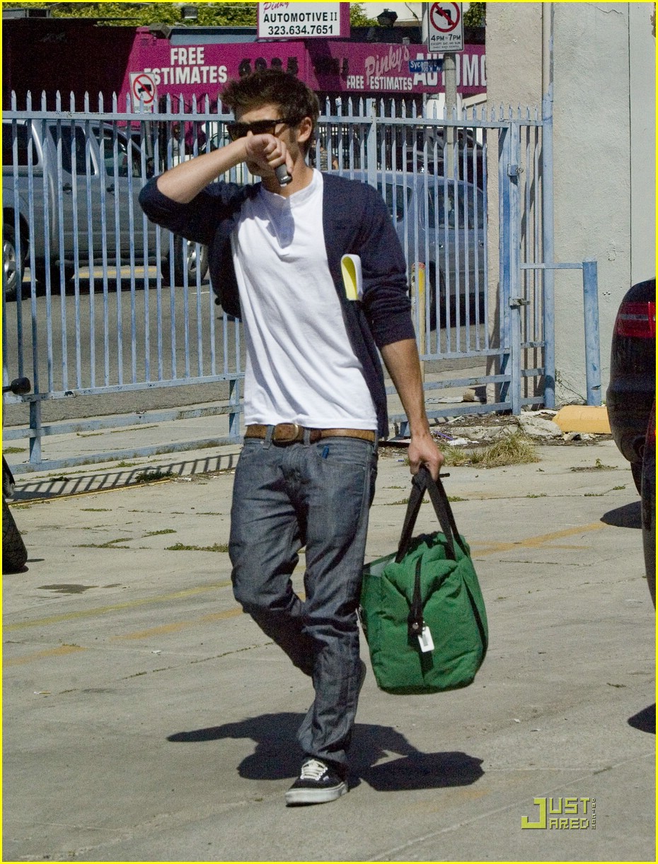 Zac Efron Runs Around Hollywood
