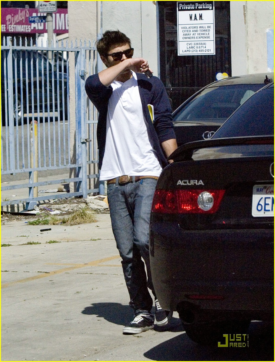 Zac Efron Runs Around Hollywood