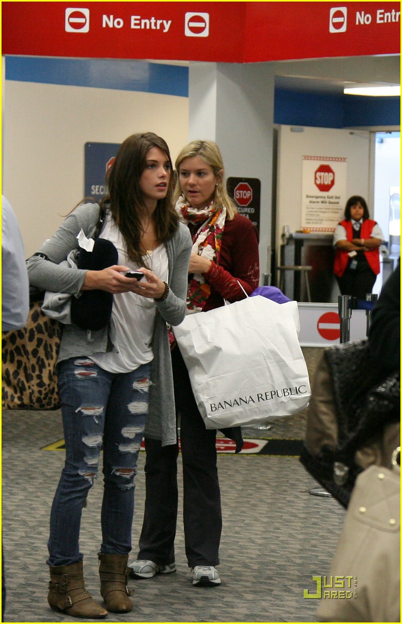 Ashley Greene: Send In Your Questions!