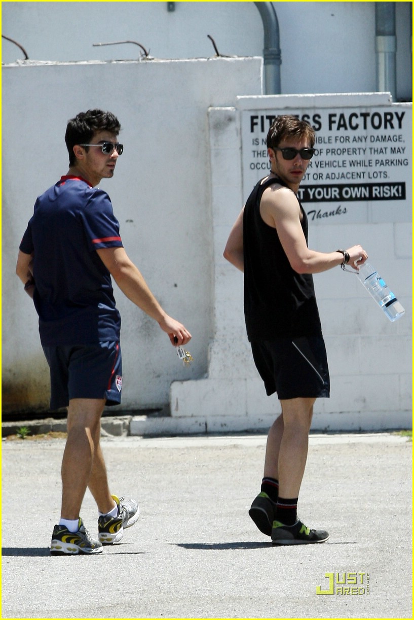 Joe Jonas: Connect Three are Brothers!