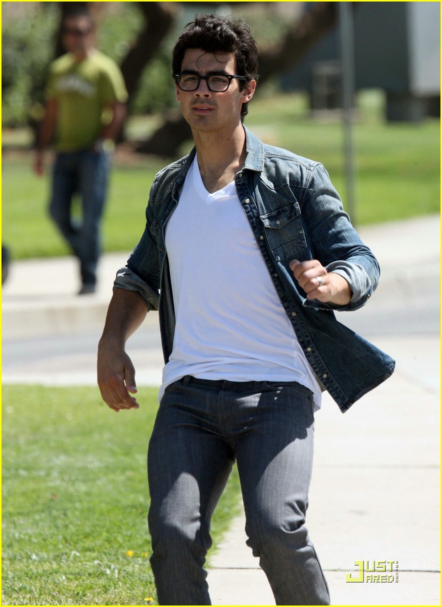 Joe Jonas: Catch Me If You Can...