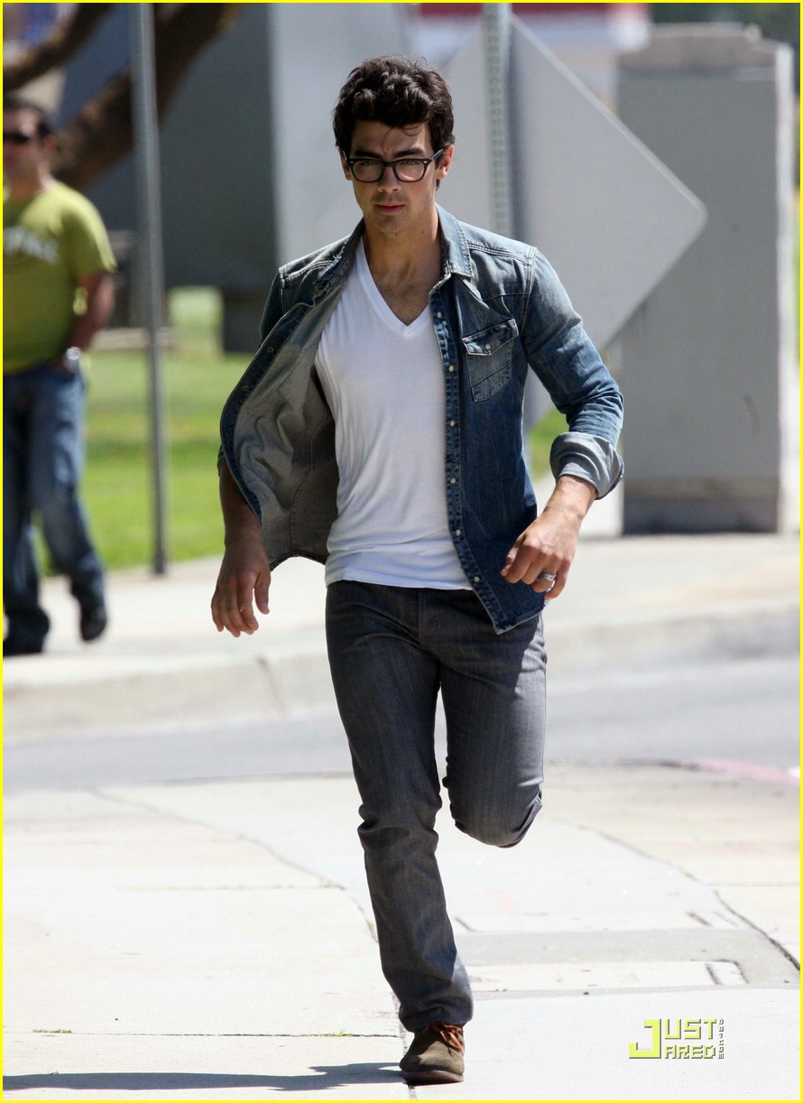 Joe Jonas: Catch Me If You Can...
