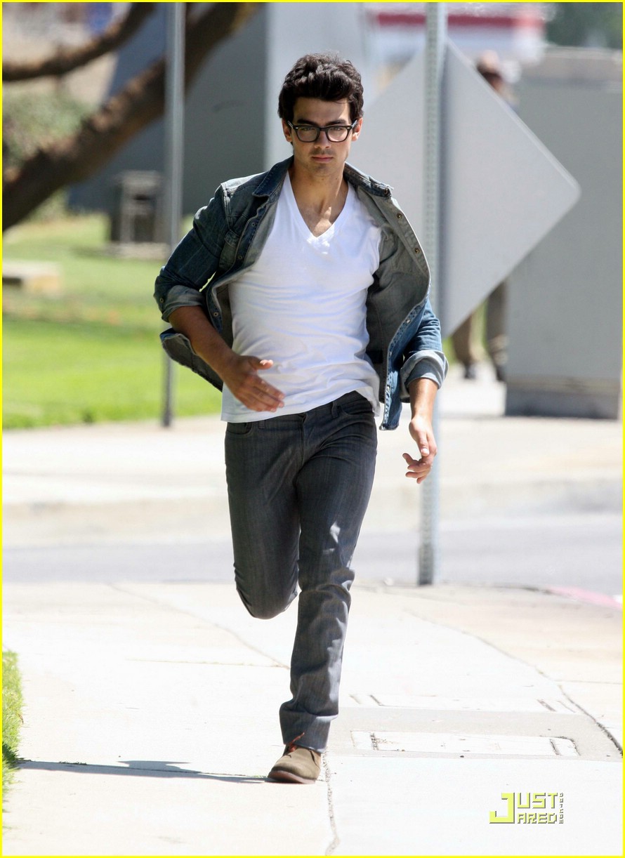Joe Jonas: Catch Me If You Can...