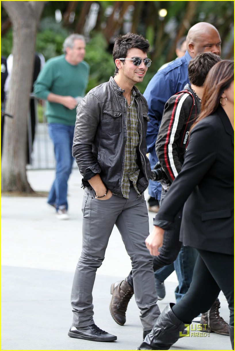 Joe Jonas: Let's Go Lakers!