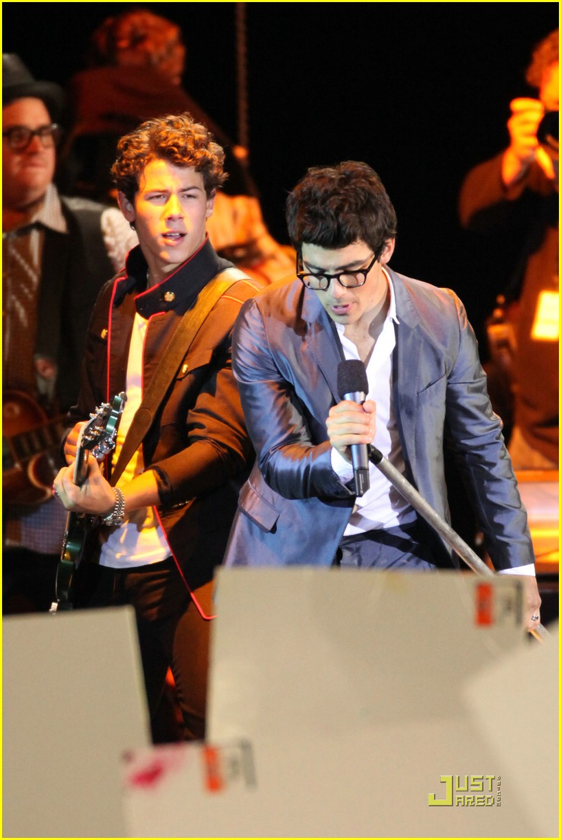 Jonas Brothers: Beach Bash!