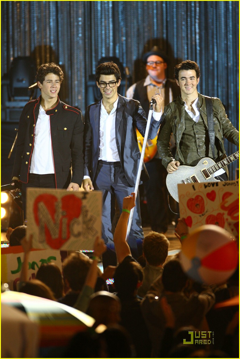 Jonas Brothers: Beach Bash!
