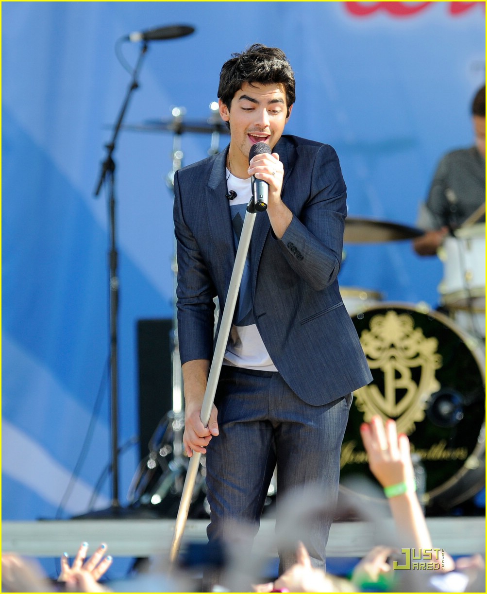 Demi Lovato & Jonas Brothers: Good Morning America!