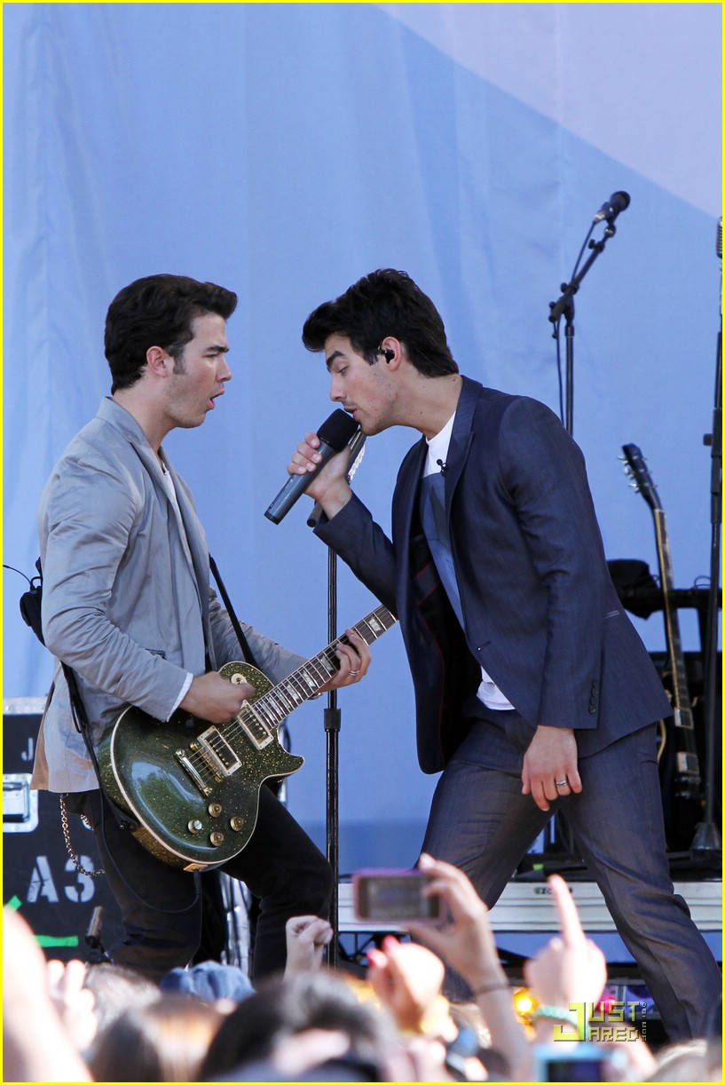 Demi Lovato & Jonas Brothers: Good Morning America!
