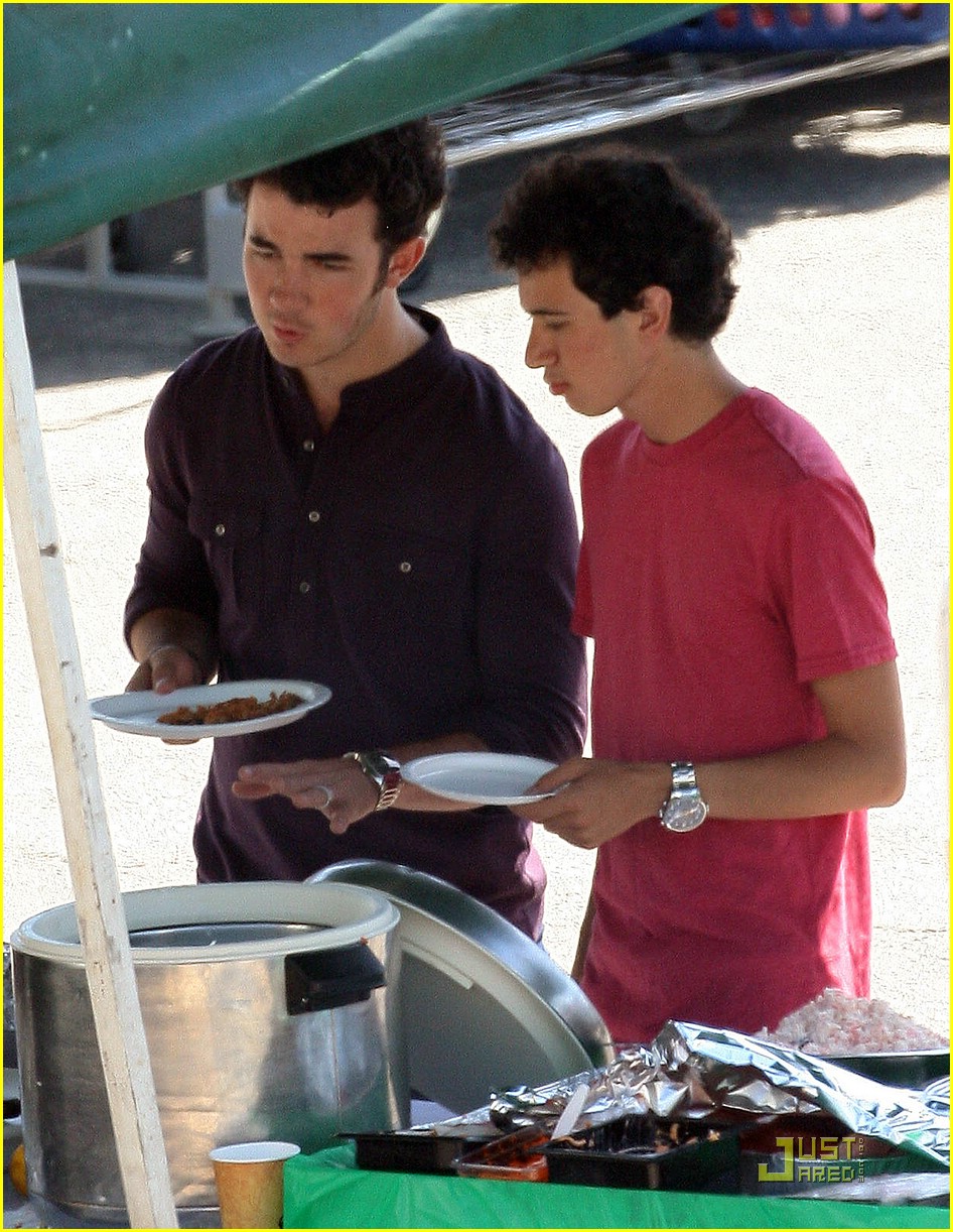 Kevin Jonas: Fingerless Gloves Guy