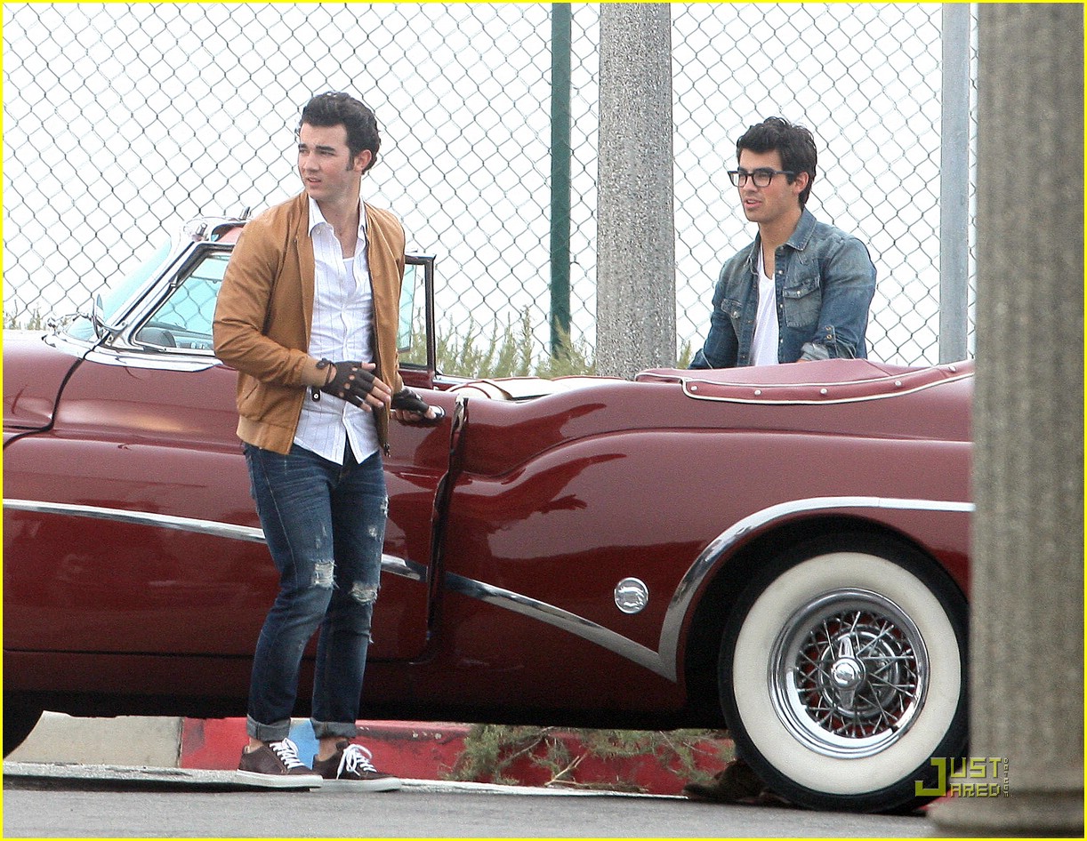 Kevin Jonas: Fingerless Gloves Guy